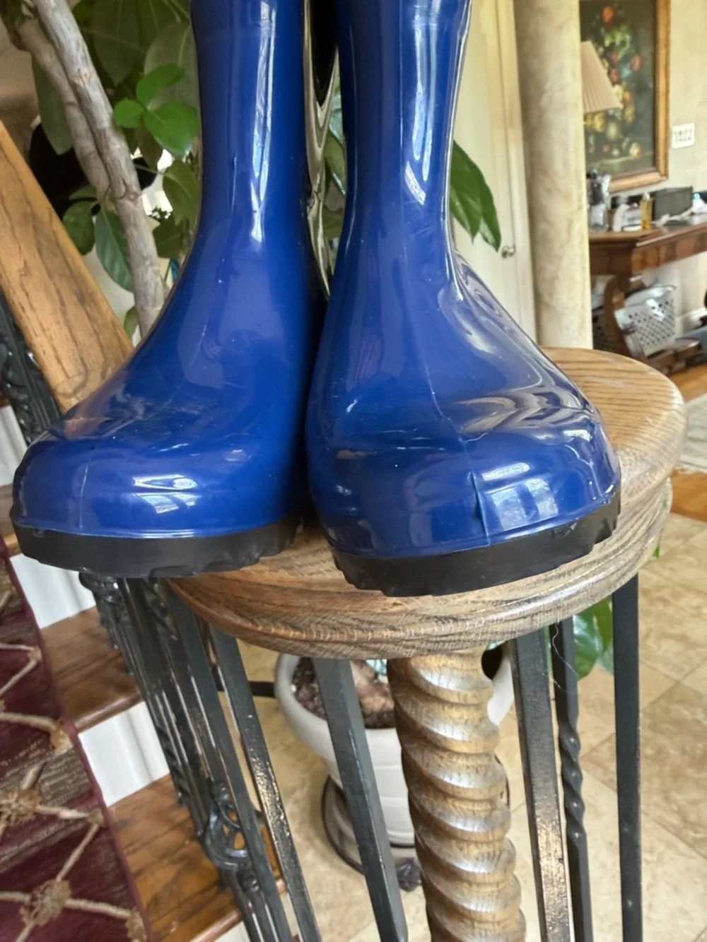 UGGS SHAYE ladies, cobalt blue rain, boot size 7 perfect condition